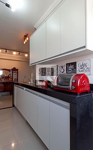 Apartamento à venda com 196m², 4 quartos e 4 vagas Apartamento à venda com 196m², 4 quartos e 4 vagasCozinha