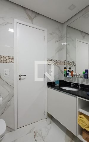 Apartamento à venda com 196m², 4 quartos e 4 vagas Apartamento à venda com 196m², 4 quartos e 4 vagasBanheiro suíte 3