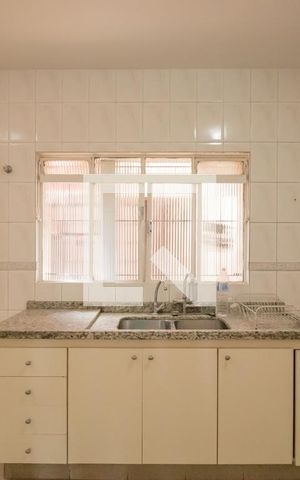 Casa à venda com 160m², 4 quartos e 2 vagas Casa à venda com 160m², 4 quartos e 2 vagasCozinha