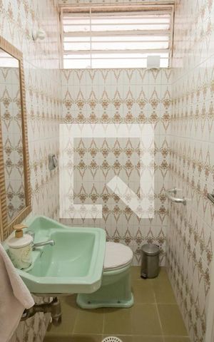 Casa à venda com 160m², 4 quartos e 2 vagas Casa à venda com 160m², 4 quartos e 2 vagasLavabo