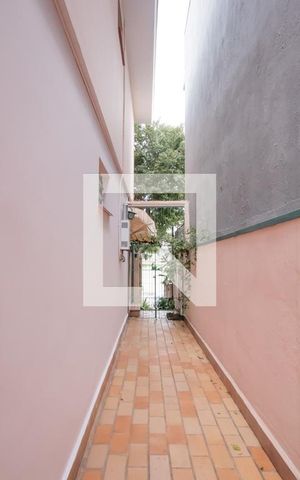 Casa à venda com 160m², 4 quartos e 2 vagas Casa à venda com 160m², 4 quartos e 2 vagasQuinta - Corredor Lateral