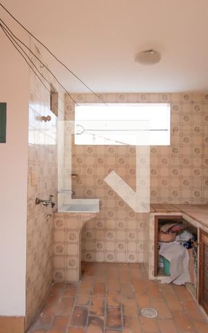 Casa à venda com 160m², 4 quartos e 2 vagas Casa à venda com 160m², 4 quartos e 2 vagasÁrea de Serviço