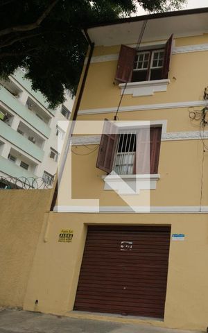 Casa para alugar com 75m², 2 quartos e sem vaga Casa para alugar com 75m², 2 quartos e sem vagaFachada