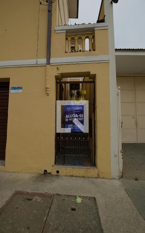 Casa para alugar com 75m², 2 quartos e sem vaga Casa para alugar com 75m², 2 quartos e sem vagaFachada