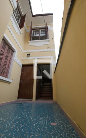 Casa para alugar com 75m², 2 quartos e sem vaga Casa para alugar com 75m², 2 quartos e sem vagaFachada