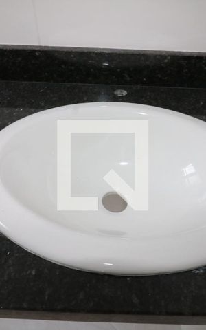 Casa à venda com 70m², 2 quartos e 1 vagaBanheiro da Suite 2- pia