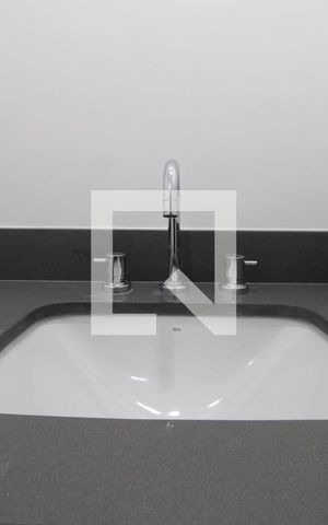 Apartamento à venda com 70m², 2 quartos e 1 vagaPia banheiro da suíte