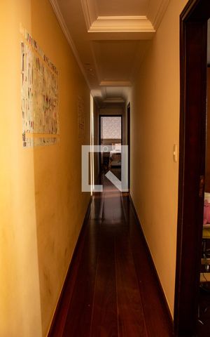 Casa à venda com 221m², 3 quartos e 5 vagas Casa à venda com 221m², 3 quartos e 5 vagasCorredor