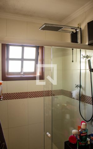 Casa à venda com 221m², 3 quartos e 5 vagas Casa à venda com 221m², 3 quartos e 5 vagasBanheiro da Suíte 2