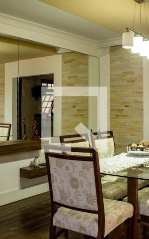 Casa à venda com 221m², 3 quartos e 5 vagas Casa à venda com 221m², 3 quartos e 5 vagasSala de Jantar