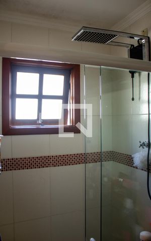 Casa à venda com 221m², 3 quartos e 5 vagas Casa à venda com 221m², 3 quartos e 5 vagasBanheiro da Suíte 2
