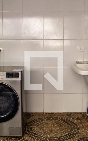 Casa à venda com 221m², 3 quartos e 5 vagas Casa à venda com 221m², 3 quartos e 5 vagasÁrea de serviço