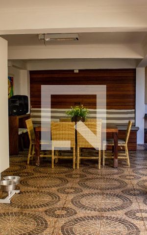 Casa à venda com 221m², 3 quartos e 5 vagas Casa à venda com 221m², 3 quartos e 5 vagasÁrea Externa