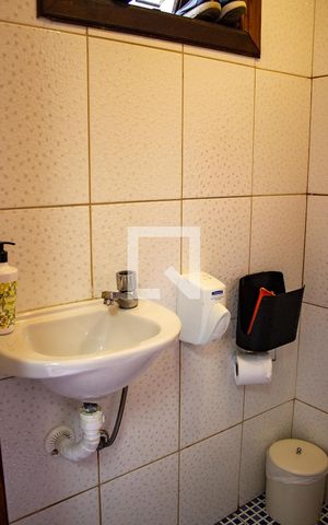 Casa à venda com 221m², 3 quartos e 5 vagas Casa à venda com 221m², 3 quartos e 5 vagasBanheiro de Serviço