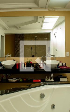 Casa à venda com 221m², 3 quartos e 5 vagas Casa à venda com 221m², 3 quartos e 5 vagasBanheiro da Suíte 3