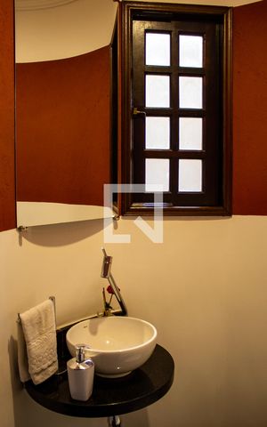 Casa à venda com 221m², 3 quartos e 5 vagas Casa à venda com 221m², 3 quartos e 5 vagasLavabo