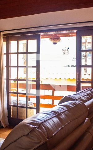 Casa à venda com 221m², 3 quartos e 5 vagas Casa à venda com 221m², 3 quartos e 5 vagasSala