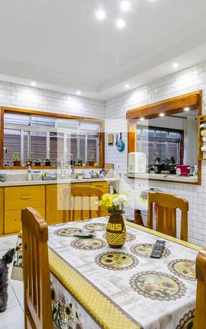 Casa à venda com 315m², 3 quartos e 2 vagas Casa à venda com 315m², 3 quartos e 2 vagasCozinha