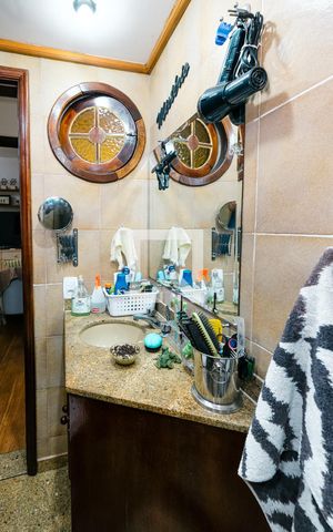 Apartamento à venda com 57m², 2 quartos e 1 vaga Apartamento à venda com 57m², 2 quartos e 1 vagaBanheiro