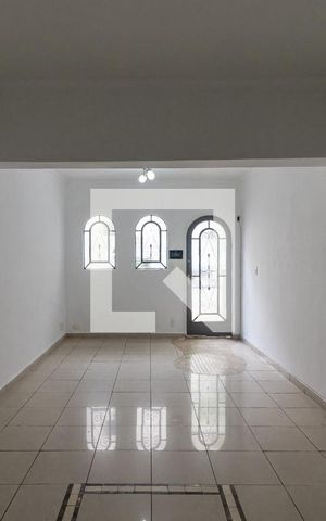 Casa para alugar com 65m², 2 quartos e sem vaga Casa para alugar com 65m², 2 quartos e sem vagaSala