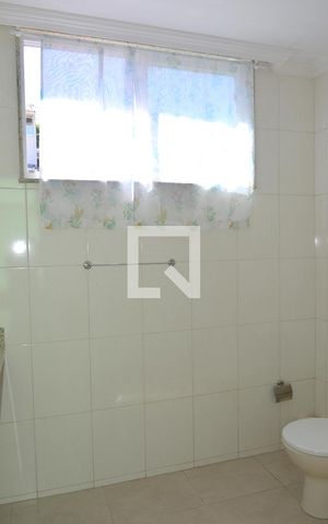 Casa para alugar com 350m², 5 quartos e 3 vagasBanheiro Corredor