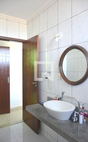 Casa para alugar com 350m², 5 quartos e 3 vagasBanheiro da Suíte 4