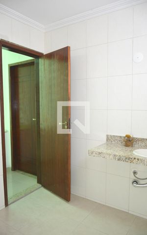 Casa para alugar com 350m², 5 quartos e 3 vagasBanheiro Corredor