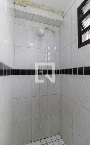 Casa à venda com 200m², 4 quartos e 1 vaga Casa à venda com 200m², 4 quartos e 1 vagaBanheiro da Suíte