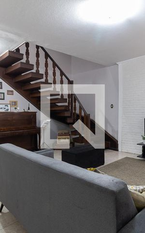Casa à venda com 200m², 4 quartos e 1 vaga Casa à venda com 200m², 4 quartos e 1 vagaSala