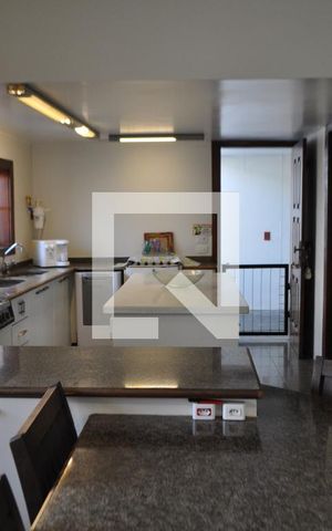 Casa à venda com 500m², 5 quartos e 5 vagasCozinha - Armários