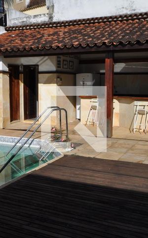 Casa à venda com 500m², 5 quartos e 5 vagasPiscina