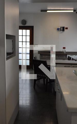 Casa à venda com 500m², 5 quartos e 5 vagasCozinha - Armários