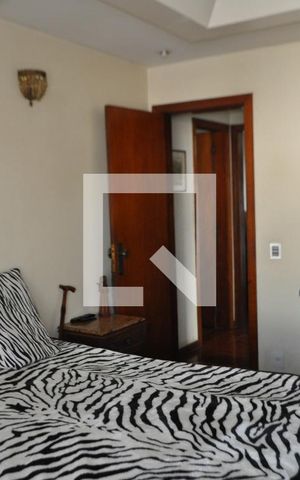 Casa à venda com 500m², 5 quartos e 5 vagasQuarto 4 - Armários