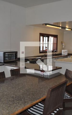 Casa à venda com 500m², 5 quartos e 5 vagasCozinha - Armários