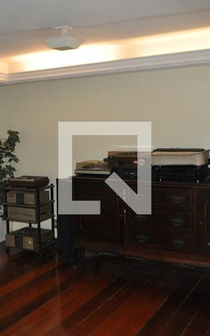 Casa à venda com 500m², 5 quartos e 5 vagasSala de TV