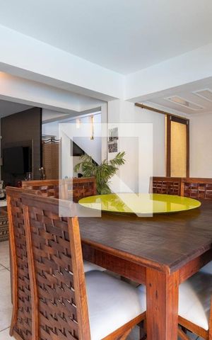 Casa para alugar com 350m², 3 quartos e 3 vagas Casa para alugar com 350m², 3 quartos e 3 vagasSala de Jantar