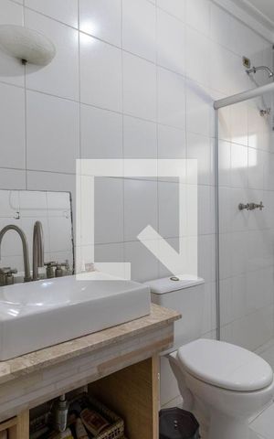 Casa para alugar com 350m², 3 quartos e 3 vagas Casa para alugar com 350m², 3 quartos e 3 vagasBanheiro da Suíte 2