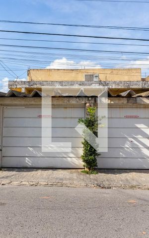Casa para alugar com 350m², 3 quartos e 3 vagas Casa para alugar com 350m², 3 quartos e 3 vagasFachada