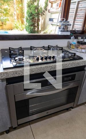 Casa para alugar com 350m², 3 quartos e 3 vagas Casa para alugar com 350m², 3 quartos e 3 vagasCozinha - Cooktop e Forno