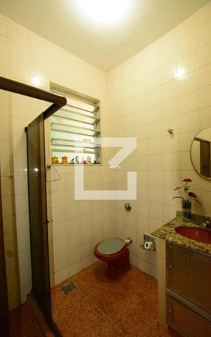 Casa à venda com 250m², 2 quartos e 3 vagasBanheiro