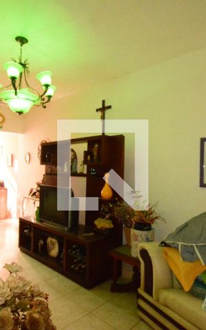 Casa à venda com 250m², 2 quartos e 3 vagasSala