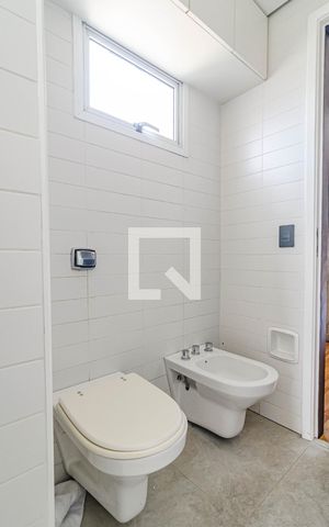 Studio para alugar com 49m², 1 quarto e 2 vagas Studio para alugar com 49m², 1 quarto e 2 vagasBanheiro
