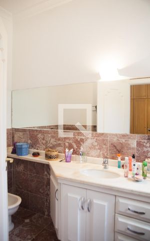 Casa à venda com 328m², 4 quartos e 4 vagasBanheiro da Suíte 2