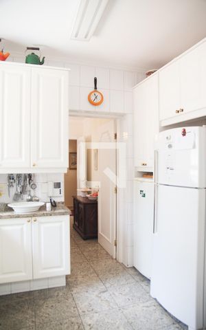 Casa à venda com 328m², 4 quartos e 4 vagasCozinha