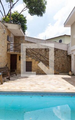 Casa à venda com 480m², 4 quartos e 4 vagas Casa à venda com 480m², 4 quartos e 4 vagasQuintal 2