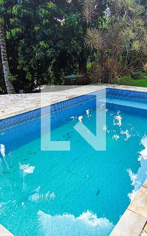 Casa à venda com 300m², 6 quartos e 1 vaga Casa à venda com 300m², 6 quartos e 1 vagaPiscina