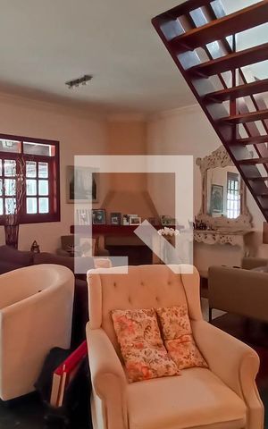 Casa de condomínio para alugar com 400m², 4 quartos e 4 vagas Casa de condomínio para alugar com 400m², 4 quartos e 4 vagasSala de estar