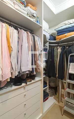 Casa de condomínio para alugar com 400m², 4 quartos e 4 vagas Casa de condomínio para alugar com 400m², 4 quartos e 4 vagasCloset suíte master