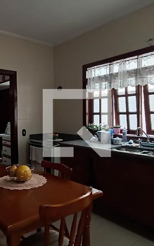Casa de condomínio para alugar com 400m², 4 quartos e 4 vagas Casa de condomínio para alugar com 400m², 4 quartos e 4 vagasCozinha