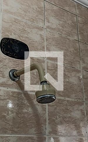 Casa de condomínio para alugar com 400m², 4 quartos e 4 vagas Casa de condomínio para alugar com 400m², 4 quartos e 4 vagasBanheiro suíte master - Chuveiro